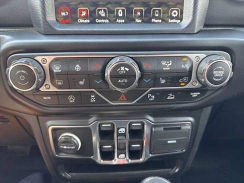 Used 2021 Jeep Gladiator Overland w/ Popular Equipment Package image 17