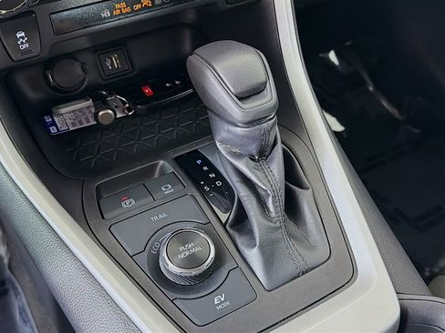 Used 2023 Toyota RAV4 AWD Hybrid image 33