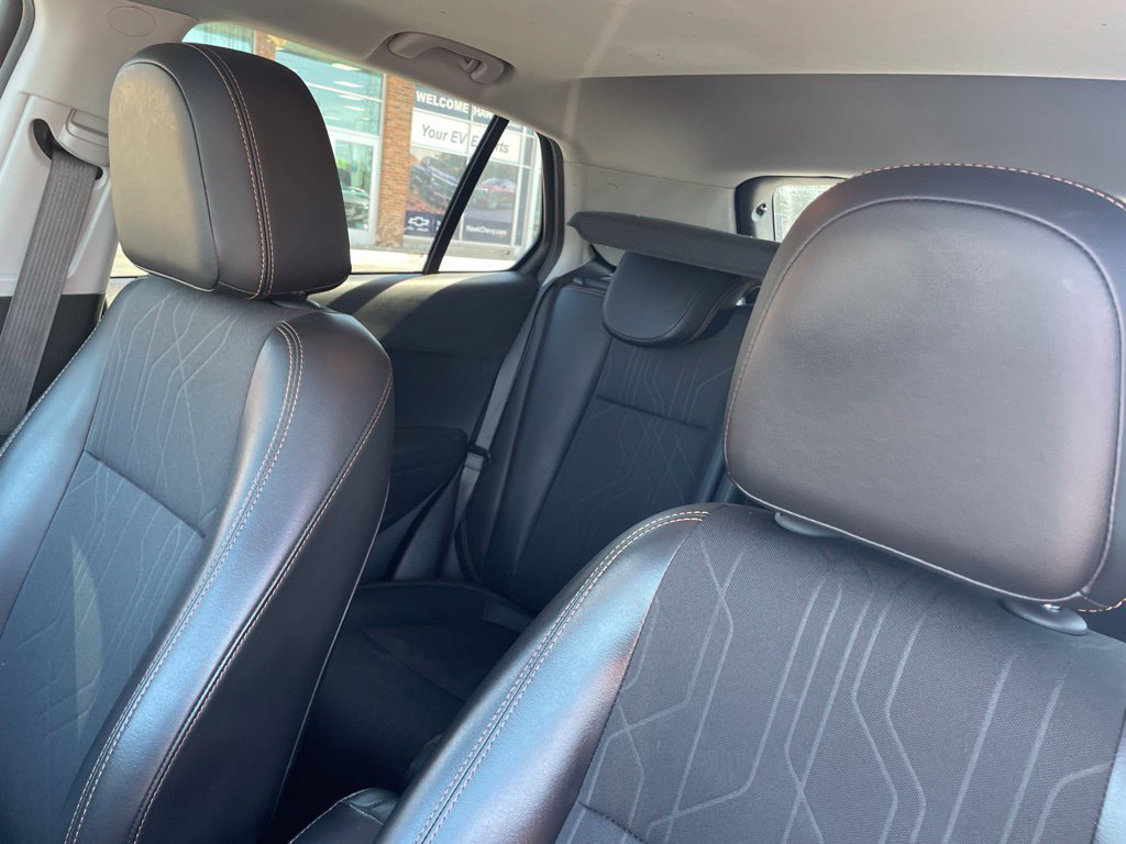 Used 2020 Chevrolet Trax LT w/ Sun & Sound Package FWD image 18