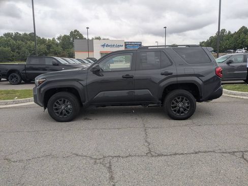 Used 2025 Toyota 4Runner SR5 AWD/4WD image 2