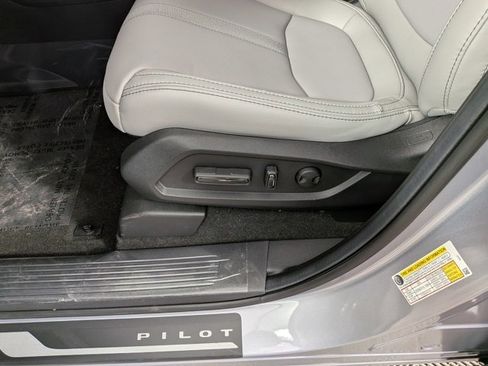 New 2025 Honda Pilot EX-L image 16