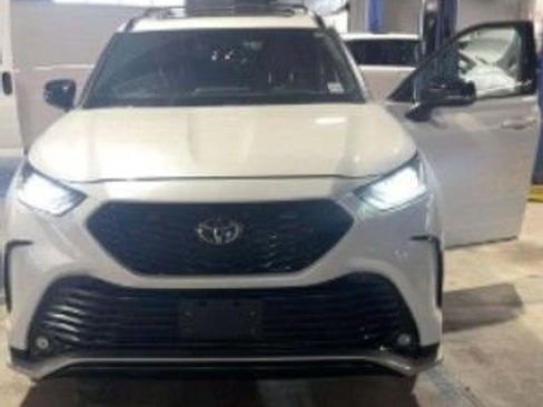 Used 2023 Toyota Highlander XSE image 4