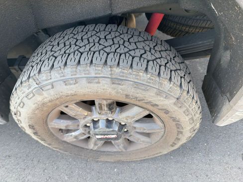 Used 2024 GMC Sierra 2500 AT4 w/ AT4 Premium Plus Package AWD/4WD image 14