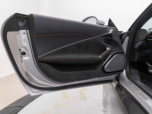 Certified 2025 Ferrari Roma Base image 17