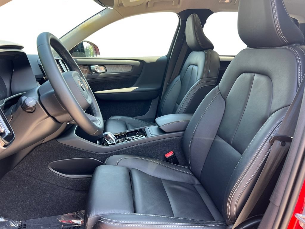 Used 2024 Volvo XC40 B5 Plus w/ Protection Package Premier AWD/4WD image 6