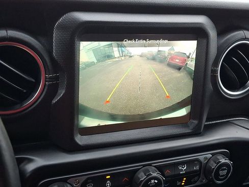 Used 2021 Jeep Wrangler Unlimited Sahara image 26