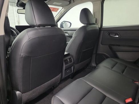 Certified 2025 Nissan Rogue SL FWD image 13