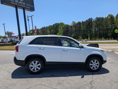 Used 2011 Kia Sorento LX image 4