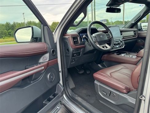Used 2024 Ford Expedition Limited image 16