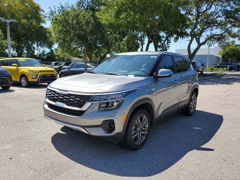 Used 2023 Kia Seltos LX AWD/4WD image 3