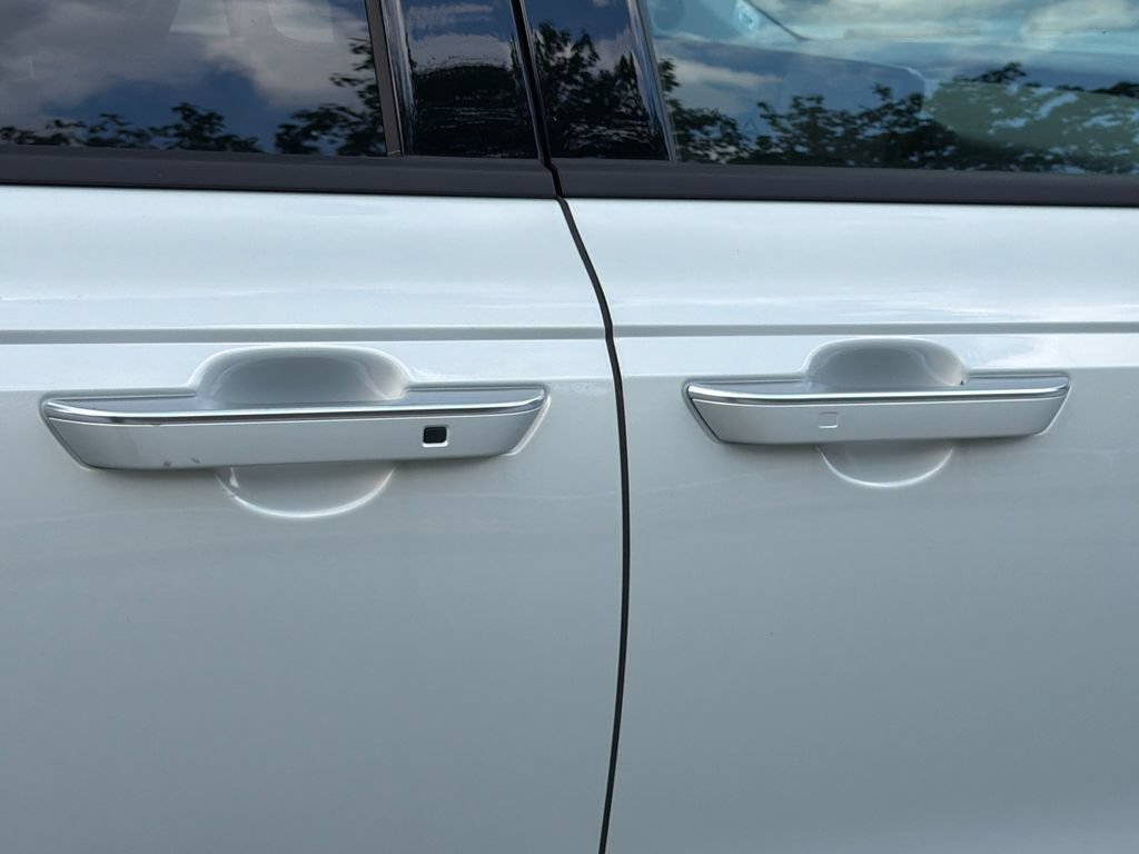 New 2027 Kia Carnival SX w/ Dark Edition Package FWD image 10