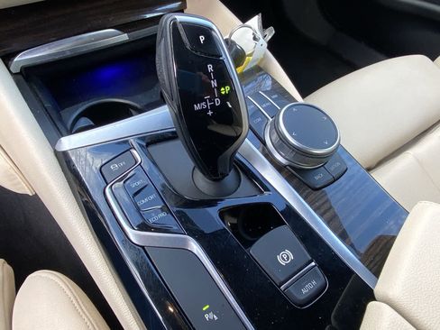 Used 2020 BMW 530i xDrive 530i xDrive w/ Premium Package image 36