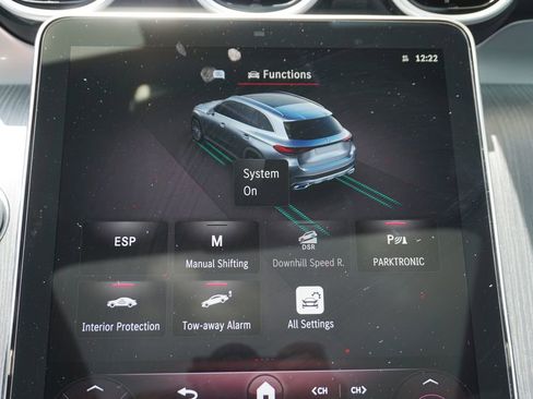 Used 2025 Mercedes-Benz GLC 300 4MATIC image 37