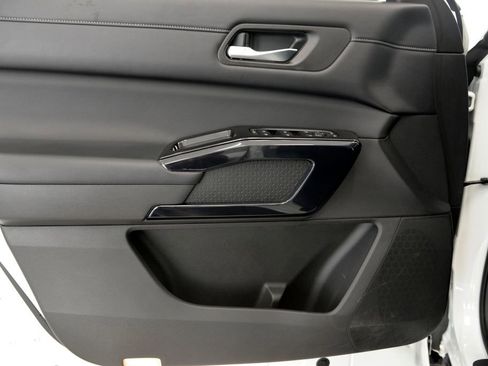 Used 2022 Nissan Pathfinder SV image 14