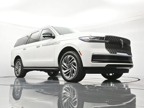 New 2026 Lincoln Navigator L Premier AWD/4WD image 39