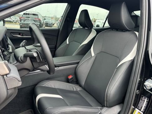 Used 2025 Toyota Camry SE image 6