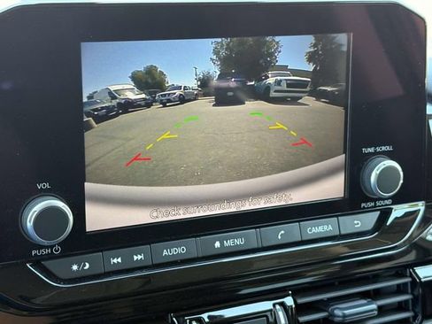 Certified 2025 Nissan Pathfinder SV FWD image 13