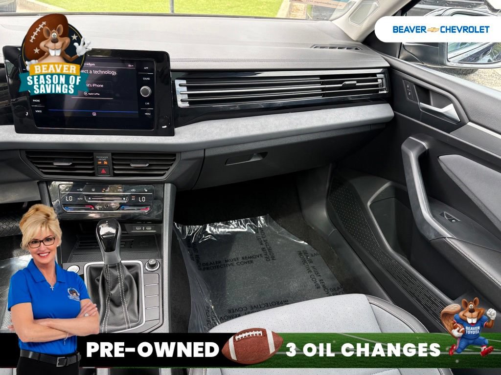 Used 2025 Volkswagen Jetta SE FWD image 17