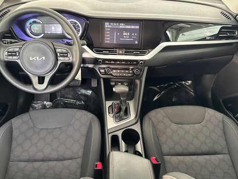 Used 2022 Kia Niro LX image 14