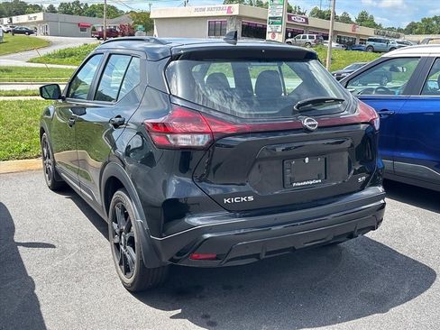 Used 2023 Nissan Kicks SR w/ SR Premium Package FWD image 9