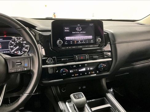 Used 2024 Nissan Pathfinder SV image 9