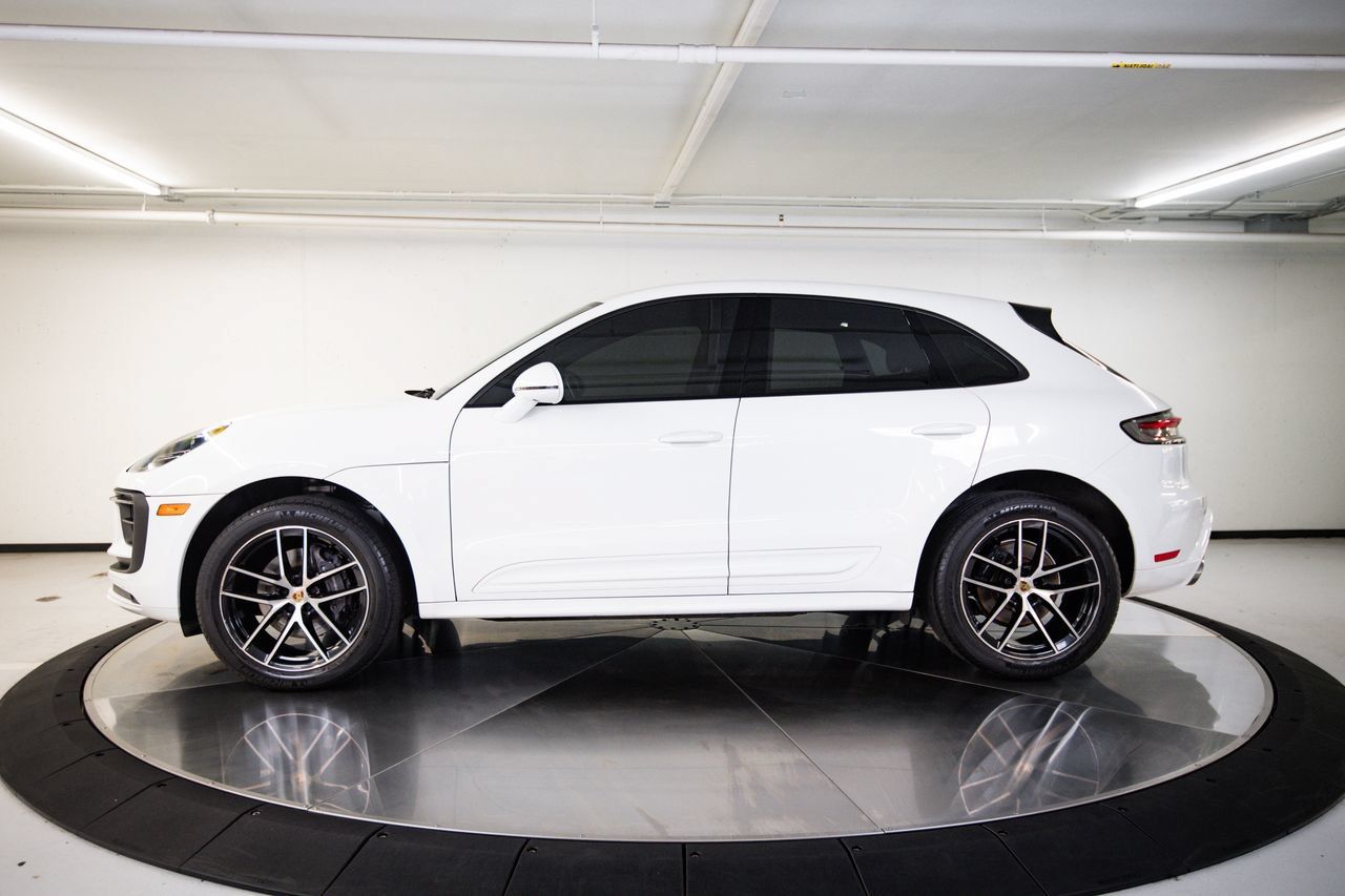 Certified 2023 Porsche Macan AWD/4WD image 3