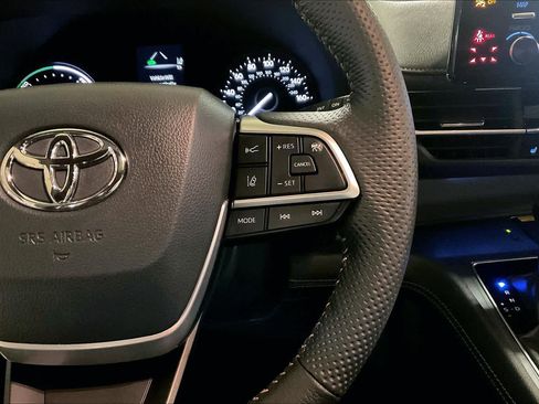 Used 2024 Toyota Sienna XLE Woodland Edition image 23