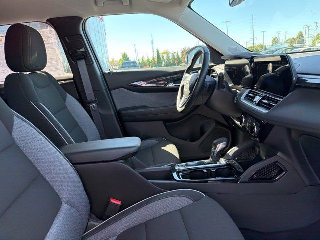 Used 2024 Chevrolet TrailBlazer LT w/ LT Cold Weather Package FWD image 30
