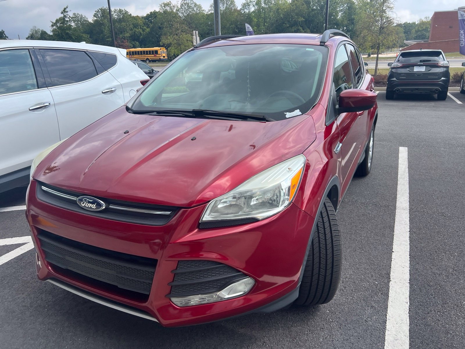 Used 2016 Ford Escape SE w/ Equipment Group 201A FWD image 1