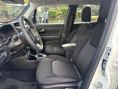 Used 2023 Jeep Renegade Latitude image 25