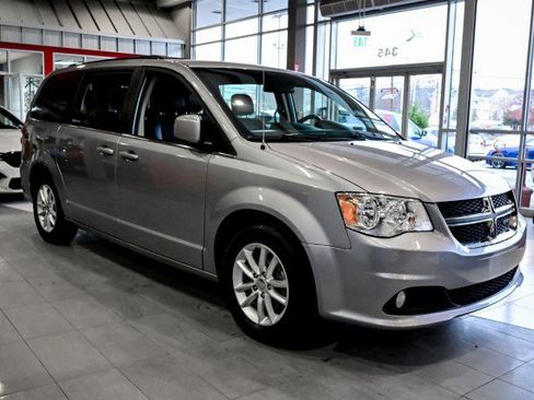 Used 2019 Dodge Grand Caravan SXT w/ Rear Park Assist Package image 3