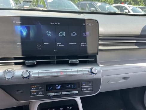 Used 2025 Hyundai Kona SEL AWD/4WD image 25