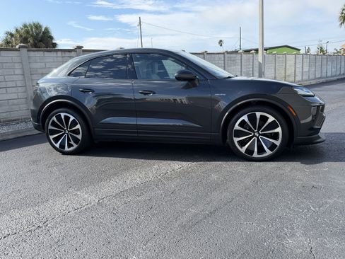 Used 2024 Porsche Macan 4 Electric image 7