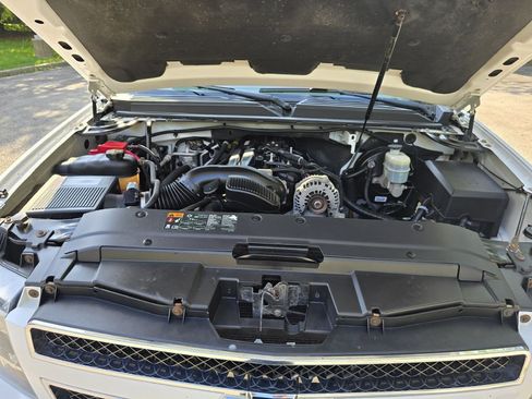 Used 2012 Chevrolet Suburban LT w/ Luxury Package image 9