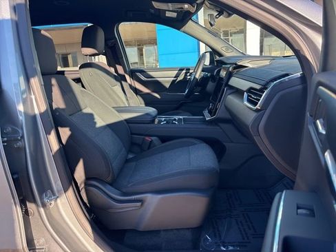 Used 2025 GMC Acadia Elevation image 23