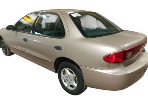 Used 2004 Chevrolet Cavalier Sedan w/ Preferred Equipment Group FWD image 3
