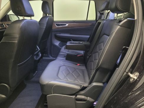 Used 2024 Volkswagen Atlas SE FWD image 18