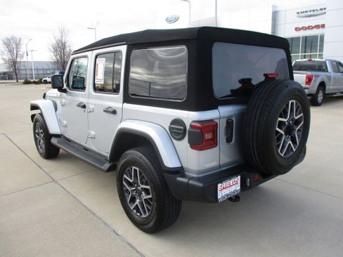 Used 2024 Jeep Wrangler Unlimited Sahara AWD/4WD image 4