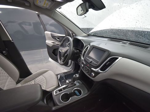 Used 2018 Chevrolet Equinox LS image 18