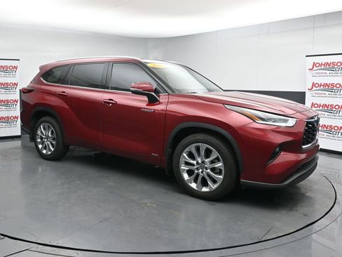 Used 2021 Toyota Highlander Limited AWD/4WD image 2