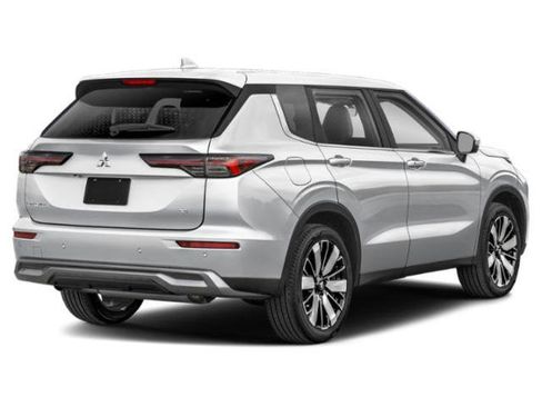 Used 2025 Mitsubishi Outlander SE AWD/4WD image 2