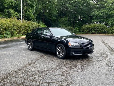 Used 2014 Chrysler 300 S AWD/4WD image 3