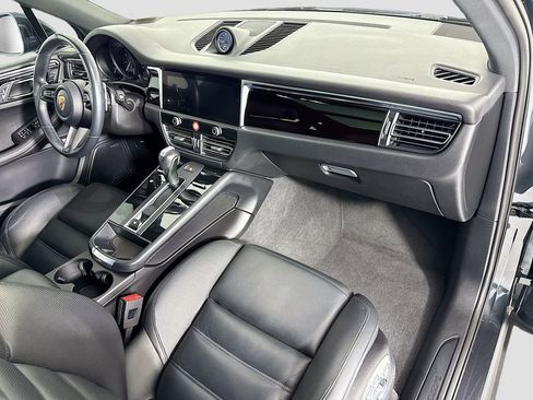 Used 2023 Porsche Macan AWD/4WD image 17