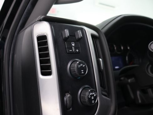 Used 2018 GMC Sierra 2500 SLE w/ HD SLE Preferred Plus Package AWD/4WD image 40