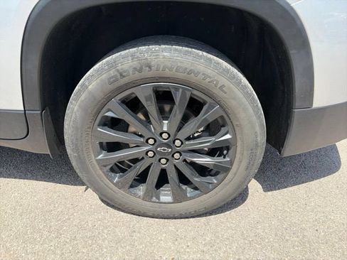 Used 2021 Chevrolet Traverse LT FWD image 17