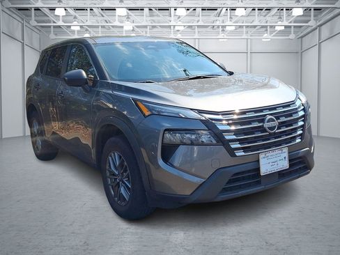 Used 2024 Nissan Rogue S image 3