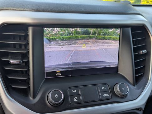 Used 2023 GMC Acadia SLE w/ Driver Convenience Package FWD image 25