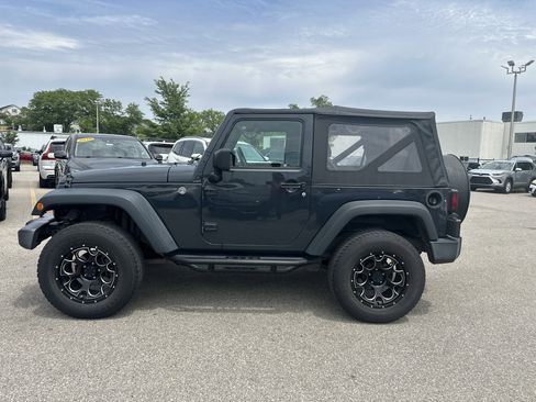 Used 2016 Jeep Wrangler Sport w/ Connectivity Group AWD/4WD image 6