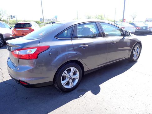 Used 2014 Ford Focus SE w/ SE Winter Package FWD image 6