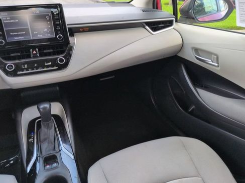 Used 2020 Toyota Corolla LE FWD image 16